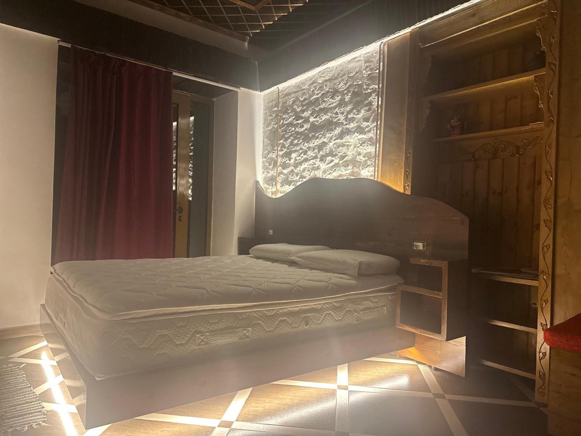 Mele 3* Gjirokastër