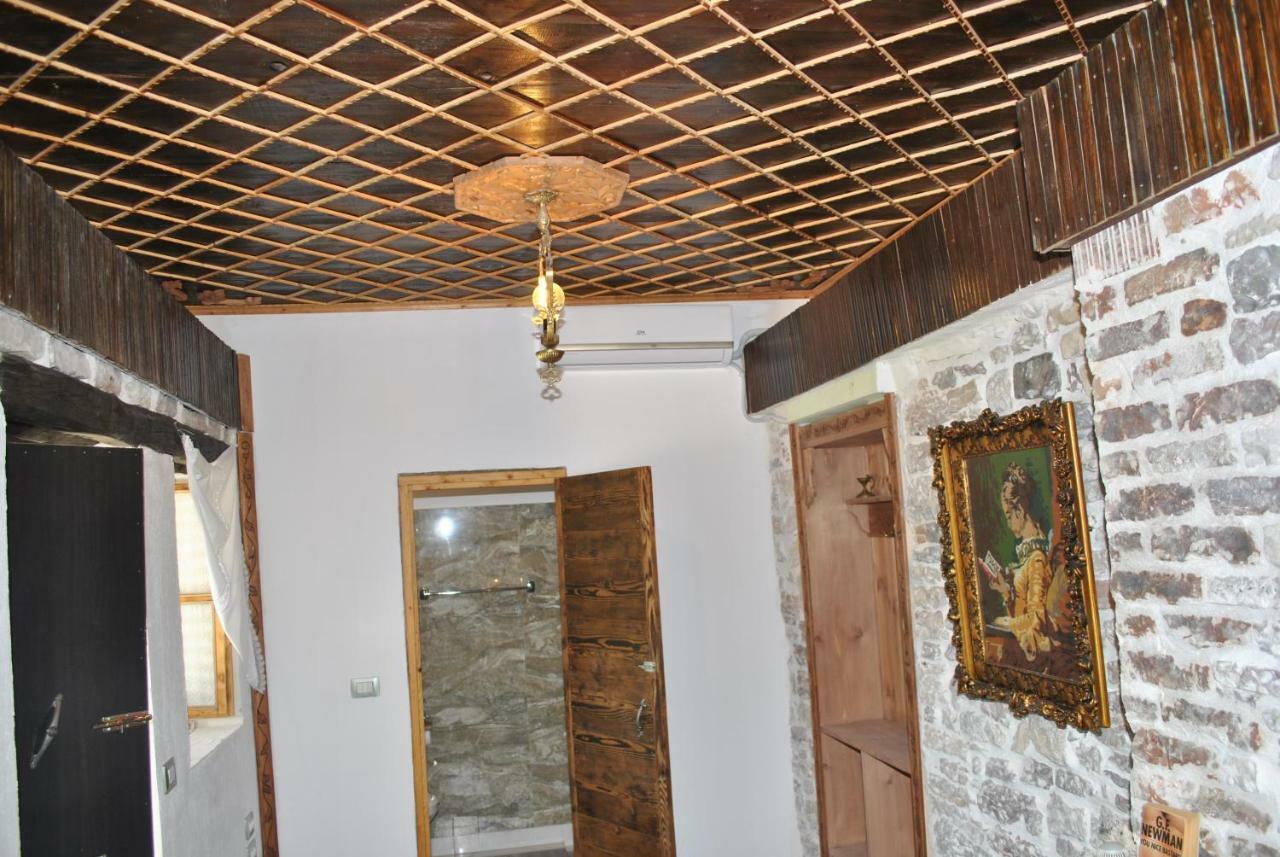 Mele Gjirokastër